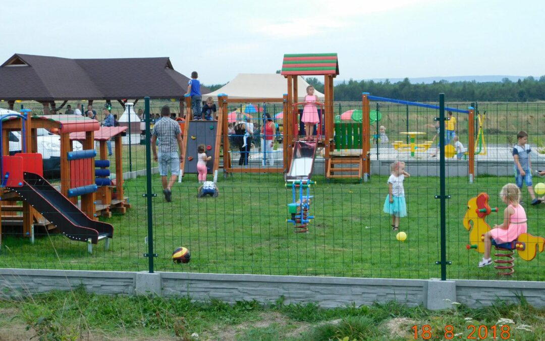 Nowy Plac zabaw w Pogroszynie sfinansowany z projektu grantowego LGD Razem dla Radomki